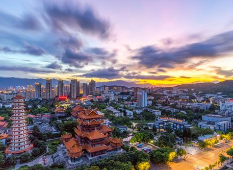 福建，历史文化的底蕴与现代发展的交响